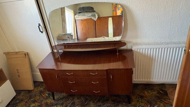 Vintage drawers/dressing table with mirror