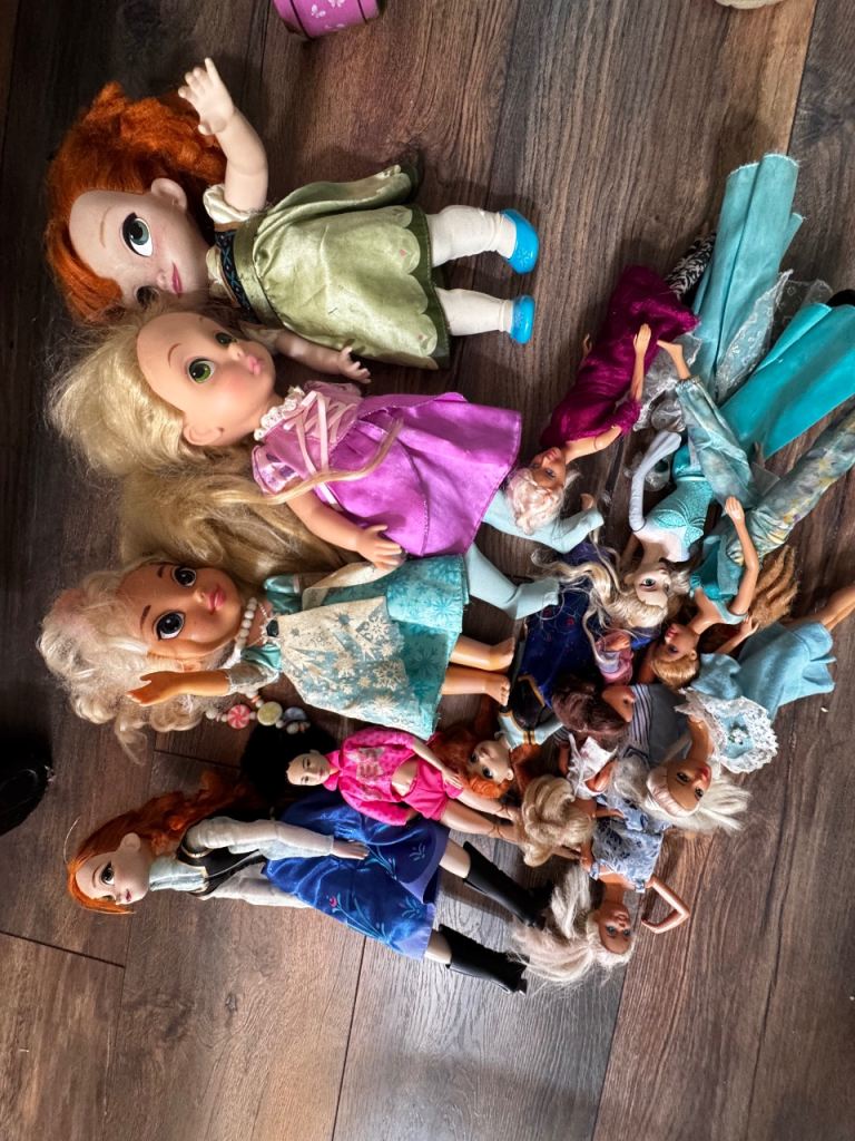Doll house and dolls