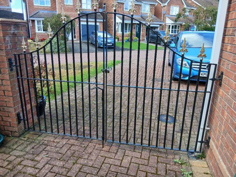 Driveway gates