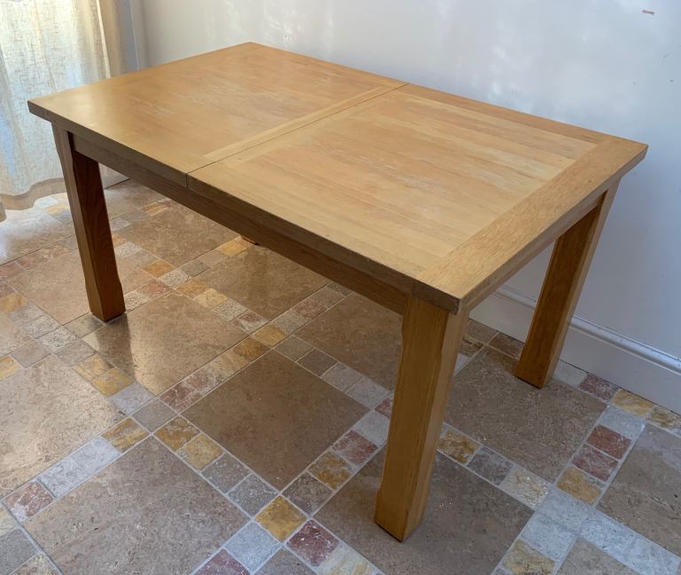 Oak extendable dining table 