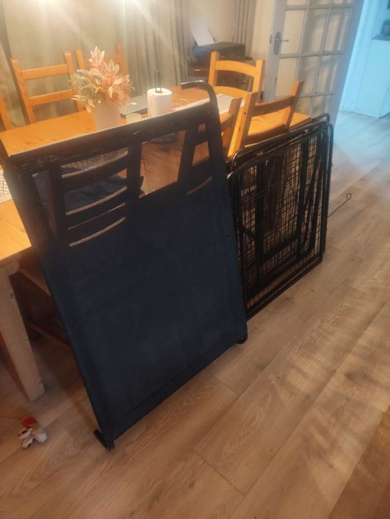 Dog pen and training mat like new. 