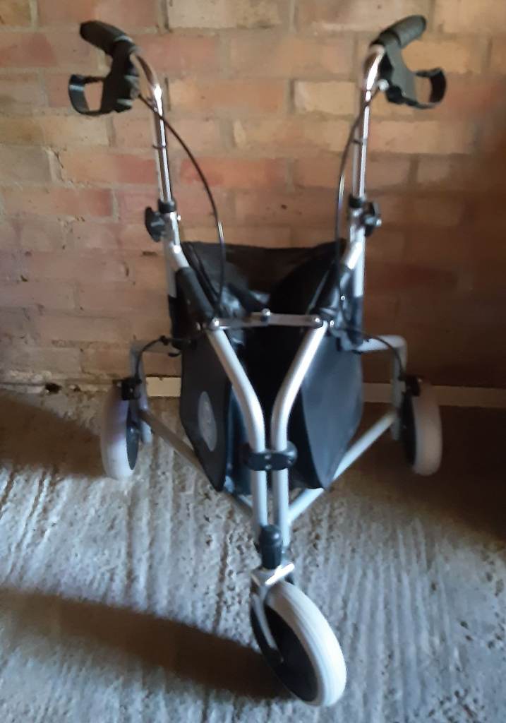 FREE: Excellent Condition Mobility Aid - Aluminium Lightweight tri-walker, Black