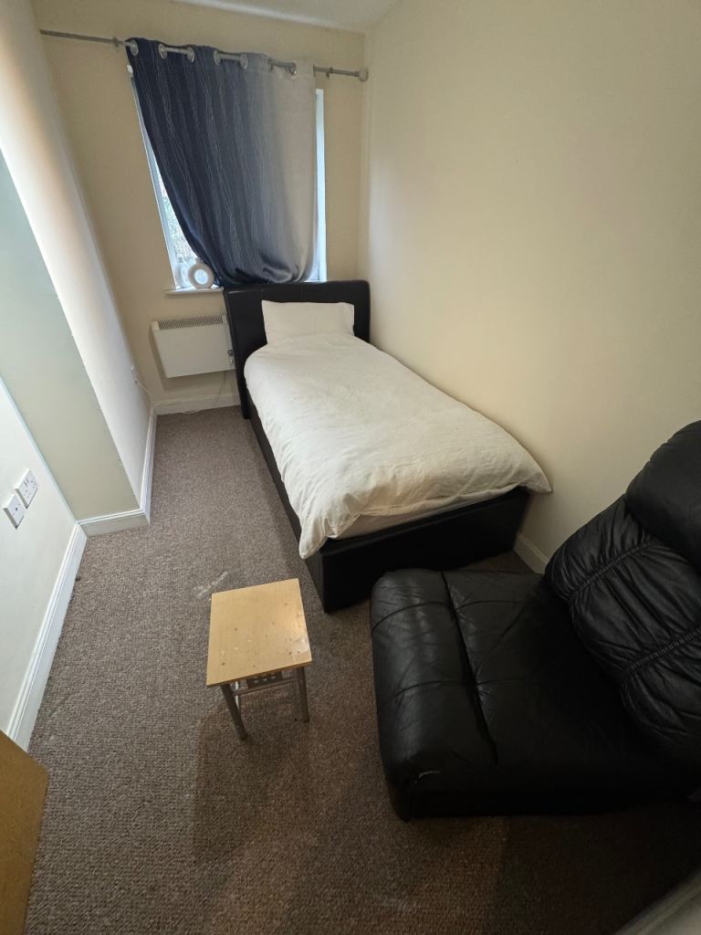 Single room available for rent 