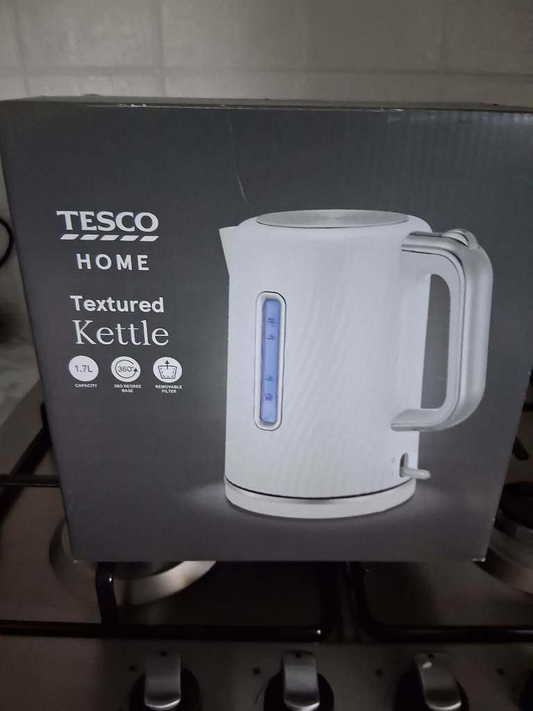 WHITE TEXTURED KETTLE ,4 SLICE WHITE TOASTER & TASSIMO COFFEE MACHINE
