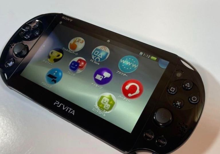 PlayStation Vita – Case & Charger