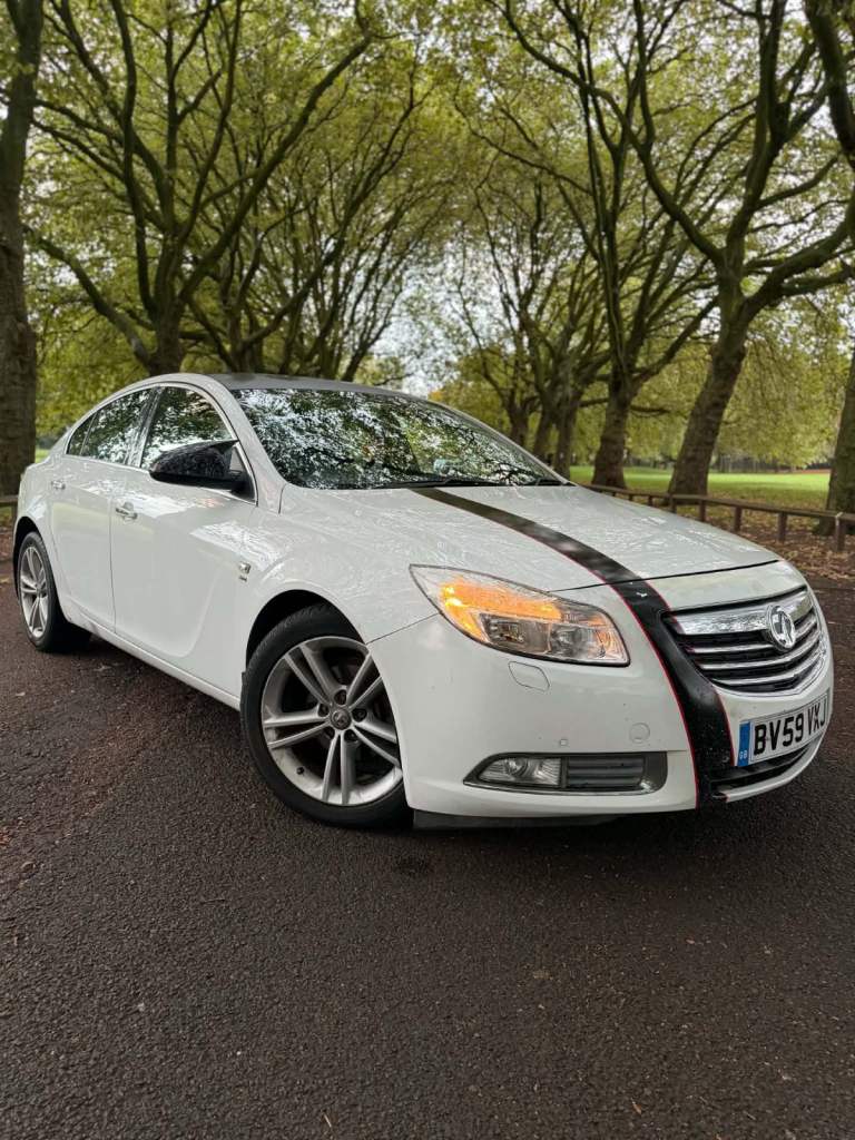 Vauxhall, INSIGNIA, Hatchback, 2009, Manual, 1956 (cc), 5 doors