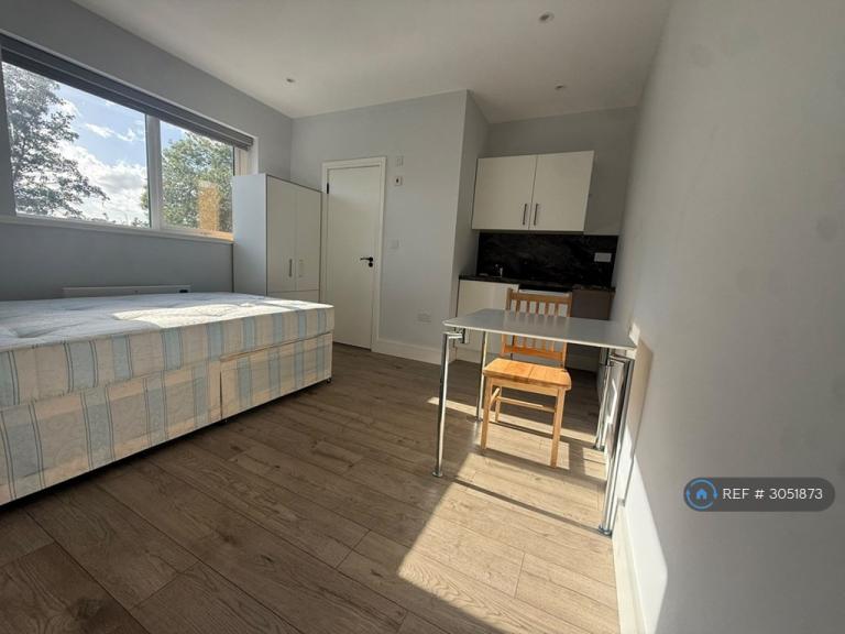 1 bedroom in Uxbridge Road, Hayes, UB4 (#3051873)