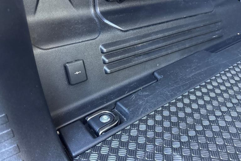 2024 Land Rover Defender 110 3.0 D300 X-Dynamic SE 5dr SUV DIESEL Automatic