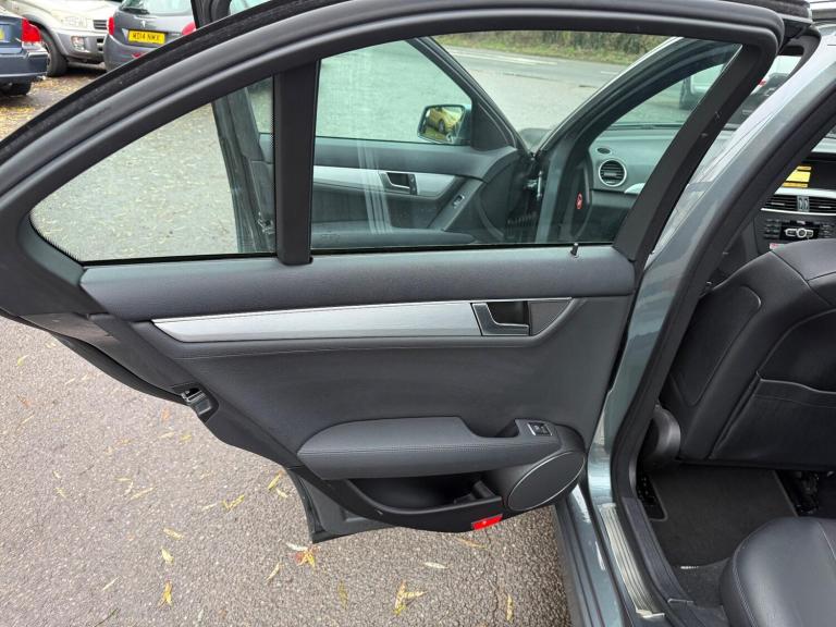 2011 Mercedes-Benz C Class C220 CDI BlueEFFICIENCY Sport 4dr Auto SALOON DIESEL Automatic