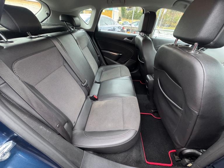 2011 Vauxhall Astra 1.6i 16V SE 5dr HATCHBACK Petrol Manual