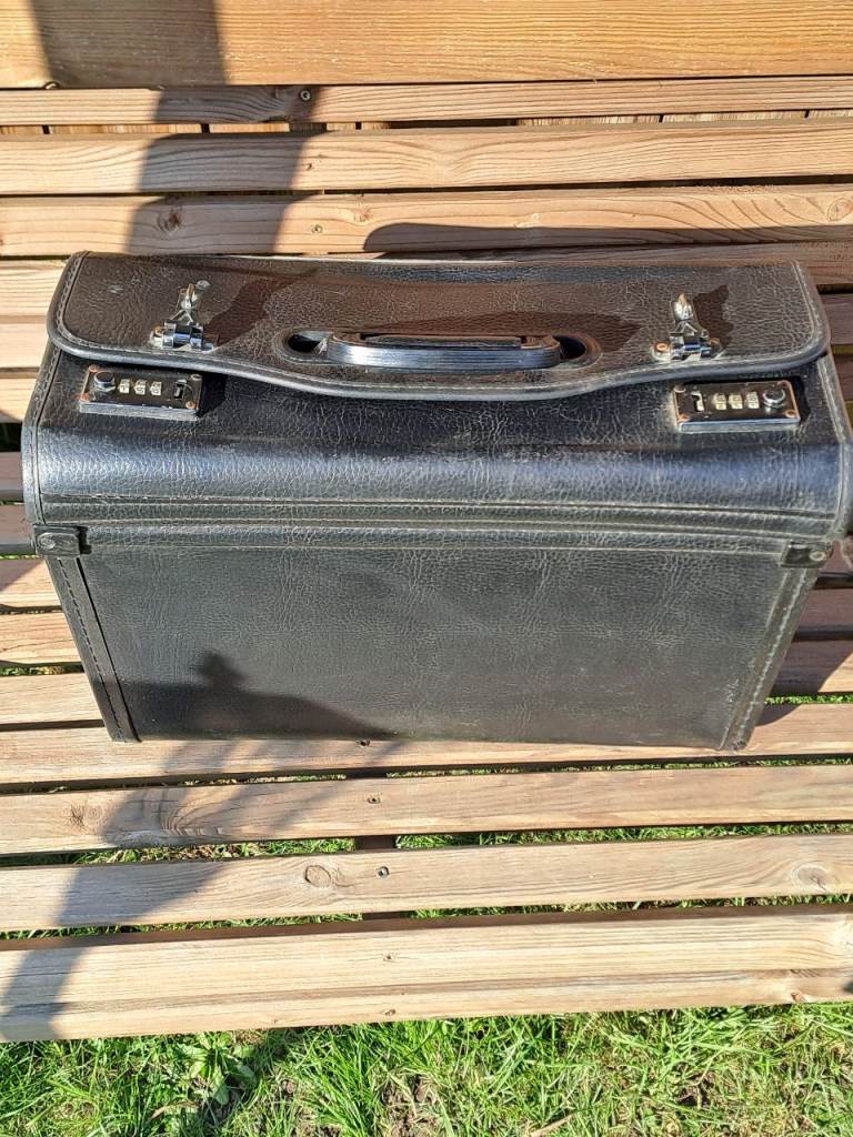 Large leather lockable pilot case