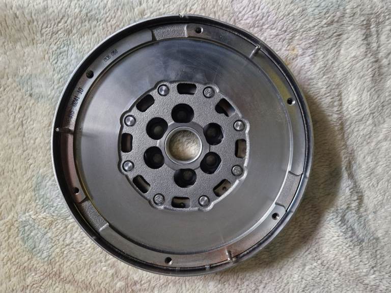 LUK Dual Mass Flywheel + Clutch Kit for 1.9 CDTI engines