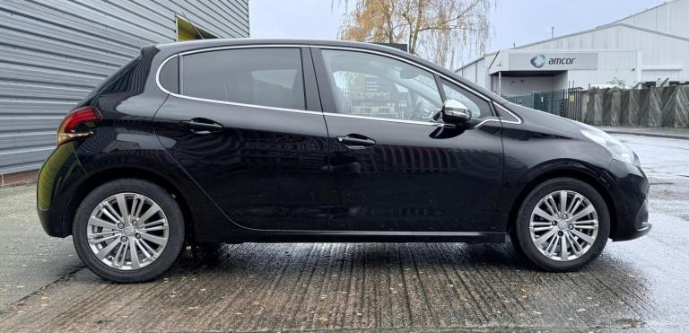 2017 Peugeot 208 1.2 PureTech Allure Euro 6 5dr HATCHBACK Petrol Manual