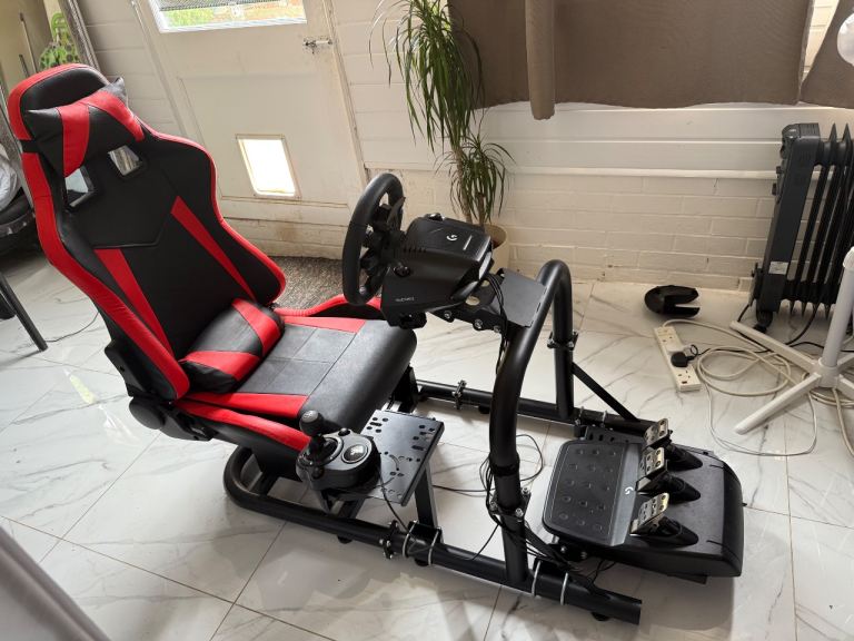 Racing Simulation Rig equipped with G923 SE Racing Wheel, Pedals and Shifter