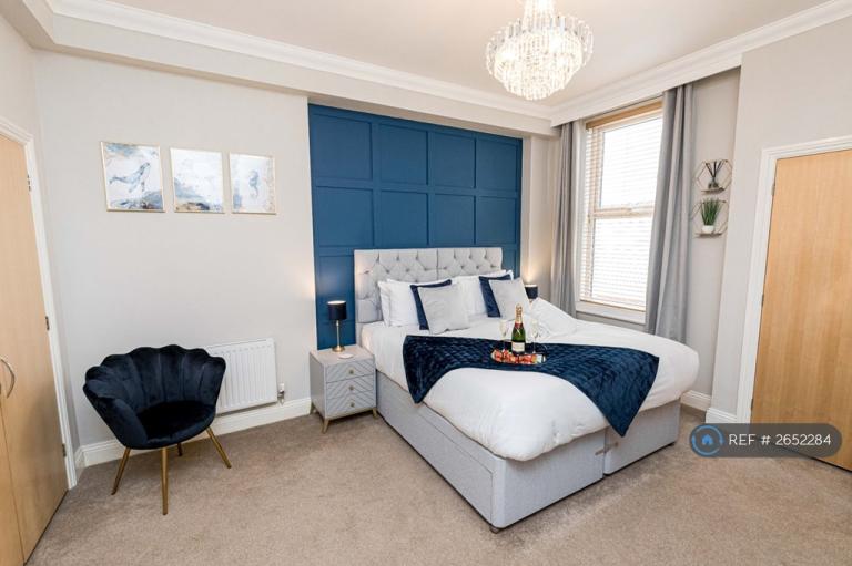 2 bedroom flat in Saint Michael's Road, Bournemouth, BH2 (2 bed) (#2652284)