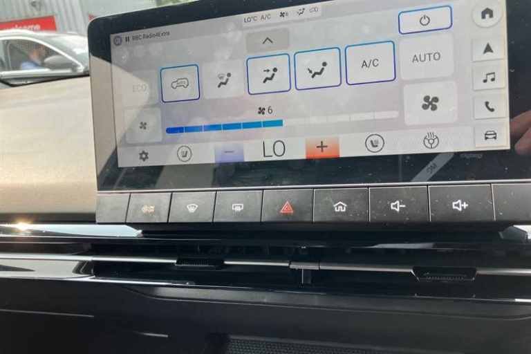 2025 MG MG4 150kW Trophy EV Long Range 64kWh 5dr Auto HATCHBACK ELECTRIC Automatic