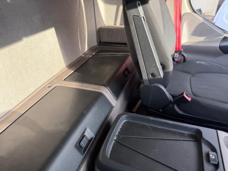 DAF TRUCKS LF260 2019 69 REG 18 ton fridge freezer truck auto tail lift 