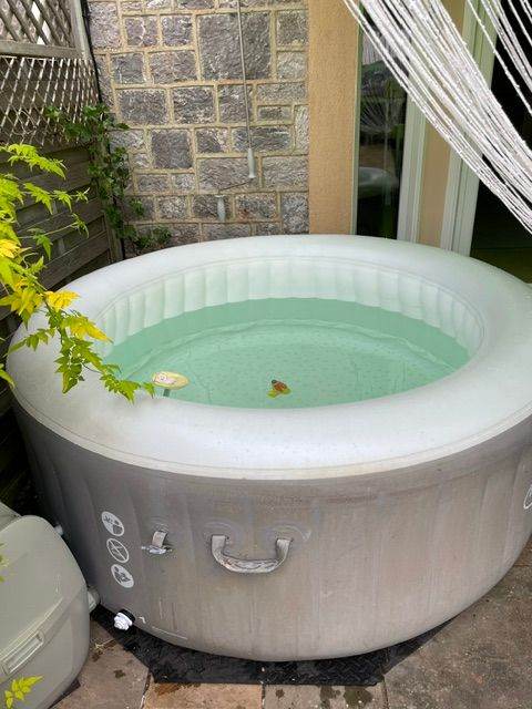 Inflatable Hot Tub Spa – Grey, Good Condition