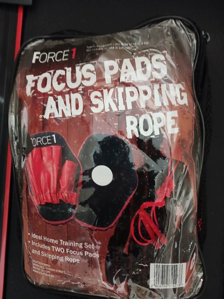 Boxing mitts, pads and skipping ropes NEW