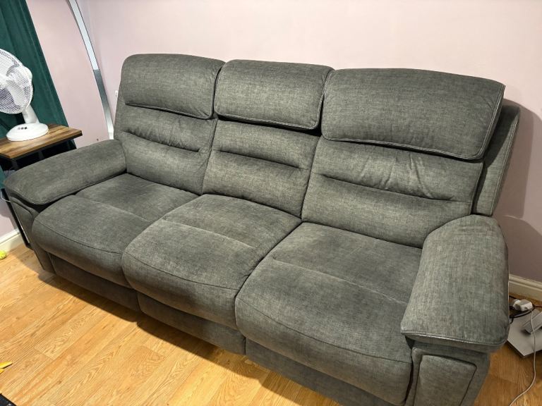 3 seater power recliner sofa with centre console 