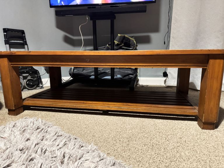 Free living room wooden table