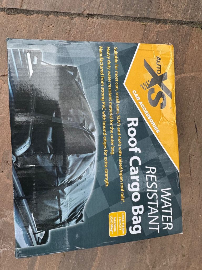 Roof cargo bag water resistant