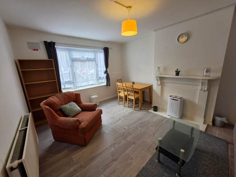 🏡 GROUND FLOOR 3 BEDROOM FLAT WITH COMMUNAL GARDEN –  SE5 9PE – IDEAL FOR STUDENTS OR PROFESSIONALS