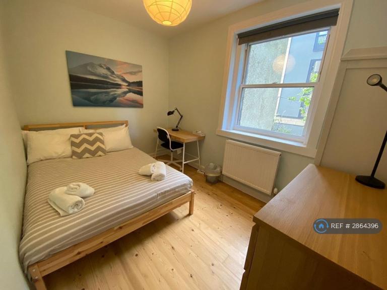 2 bedroom flat in Potterrow, Edinburgh, EH8 (2 bed) (#2864396)