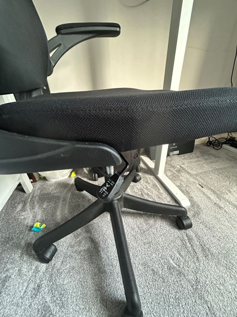 Black office chair 