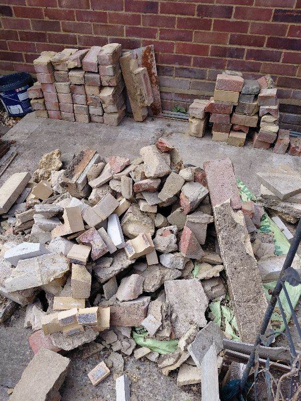 Bricks, brick rubble and concrete pieces