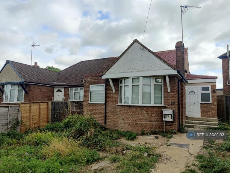 1 bedroom in Oulton Crescent, Potters Bar, EN6 (#3002193)