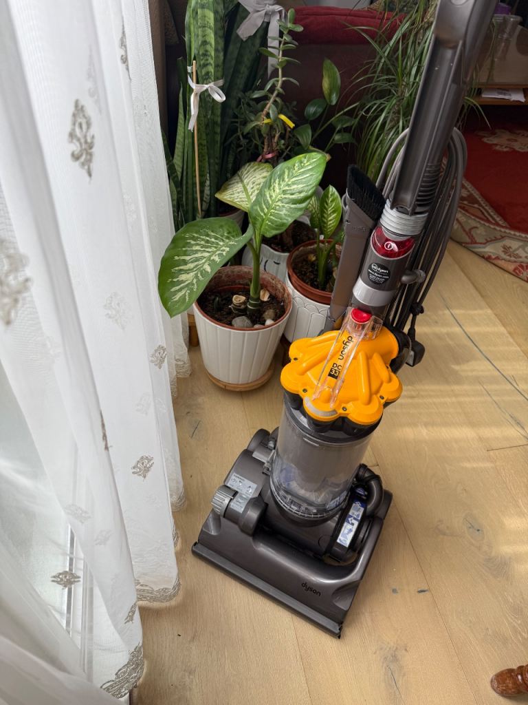 Dyson Dc33 upright  vacuum cleaner
