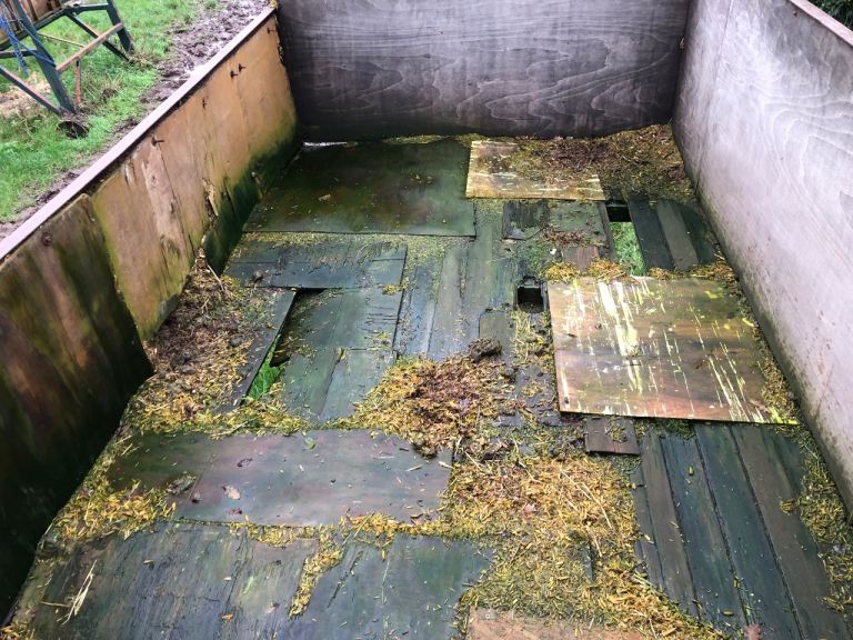 Two wheel tipping trailer