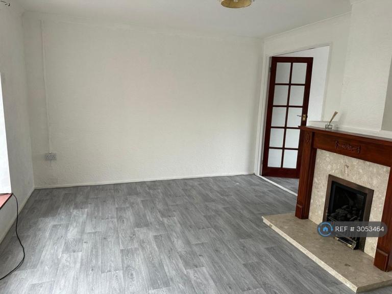 3 bedroom house in Carisbrooke Gardens, Wolverhampton, WV10 (3 bed) (#3053464)