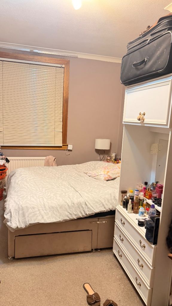 I have 2 rooms to rent in a 3bed flat. 