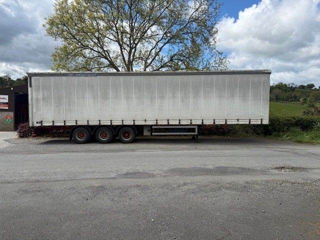 2009 45ft Euroliner Curtainsider