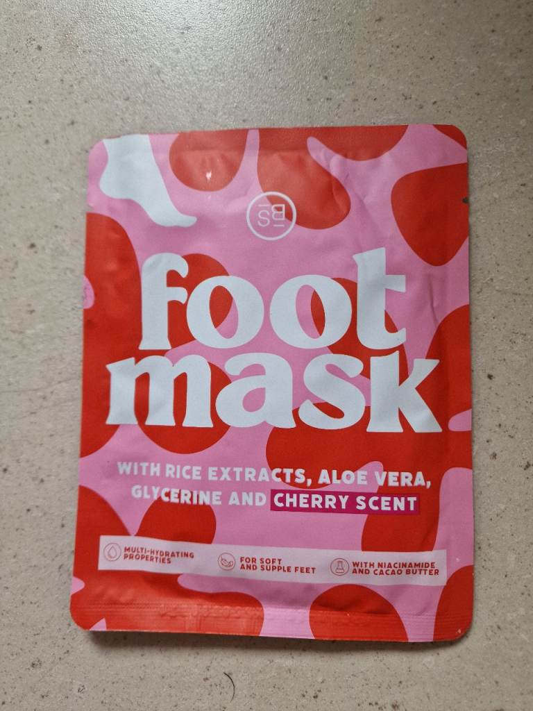 Foot Mask with Cherry Scent – New, Unused