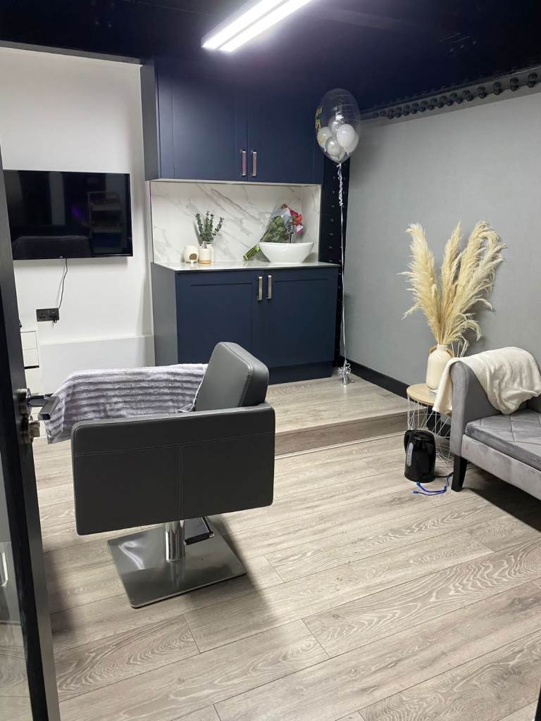 110 Sq Ft Beauty Room to Rent in Ealing
