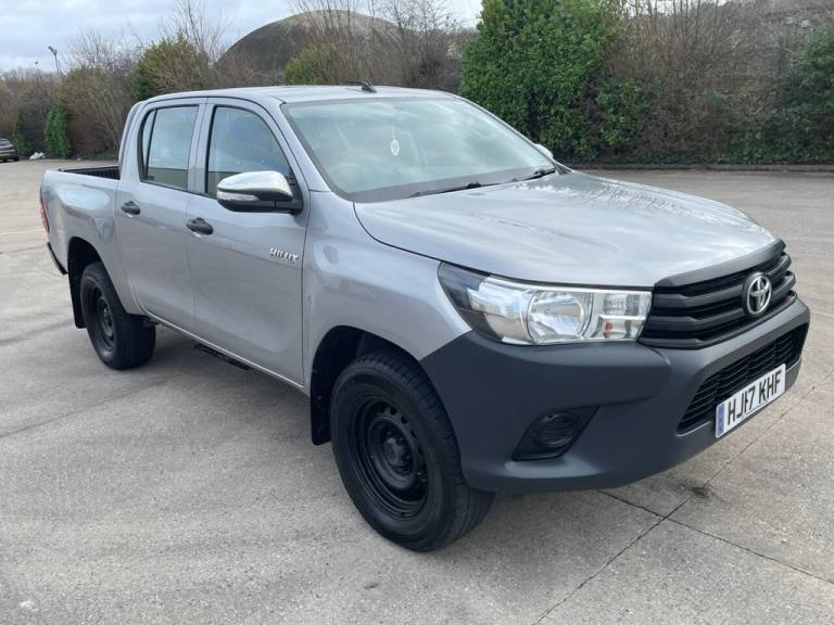 2017 Toyota Hilux 2.4 D-4D Active Pickup Double Cab 4dr Diesel Manual 4WD Euro 6 (3.5t) (150  PIC...