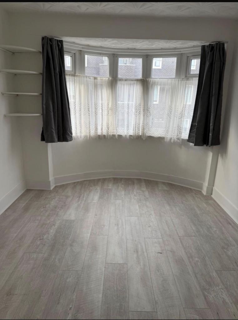 Large Double room available near Lea Bridge Station E10
