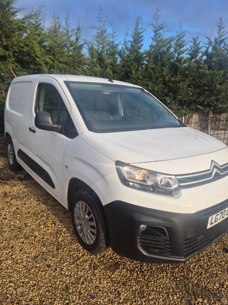 NO VAT Citroen berlingo 70 2020 Enterprise model 