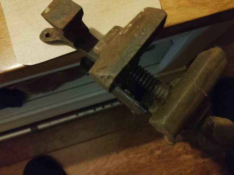 Small vintage jewellers bench vice