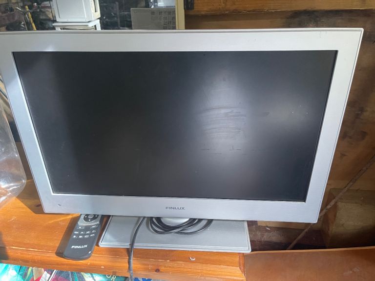 Finlux 22” TV with remote