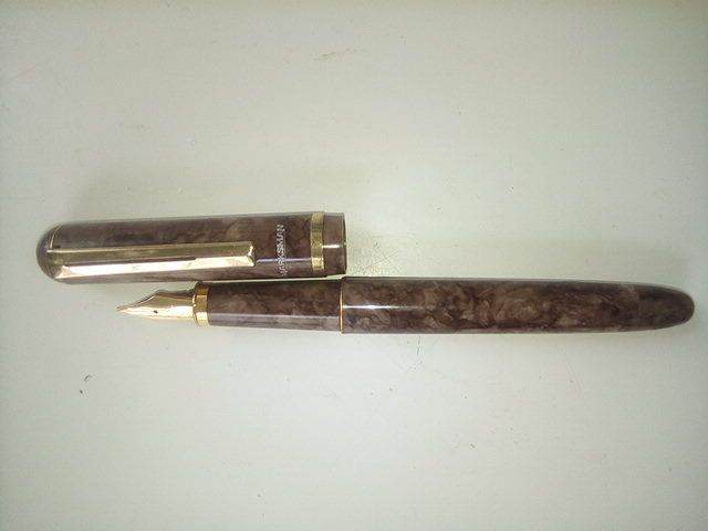 a NEW-> vintage MARKSMAN  Fountain Pen, marble-color 