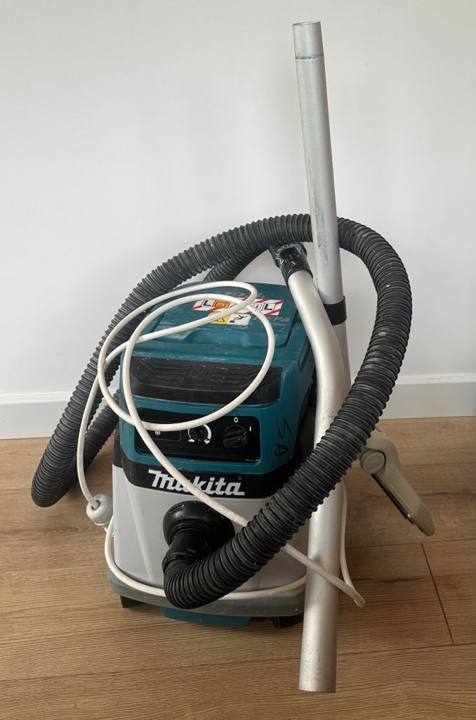 Makita DVC151L 110V / 36V (2x18V) LXT Hybrid Dust Extractor / Vacuum