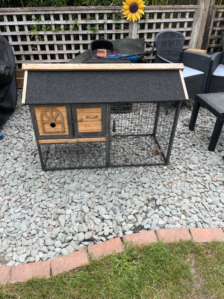 2 pet enclosures for rabbit or guinea pig