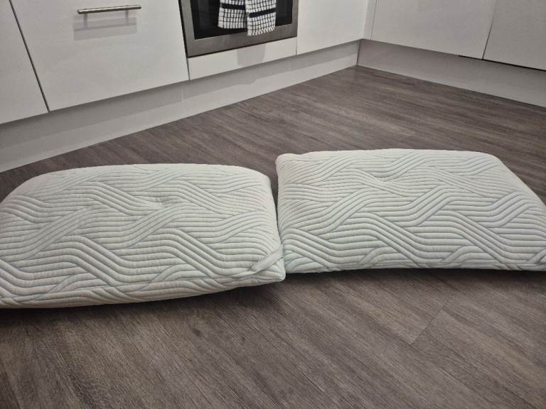 Pair of TEMPUR Cloud SmartCool™ Pillow In Medium.