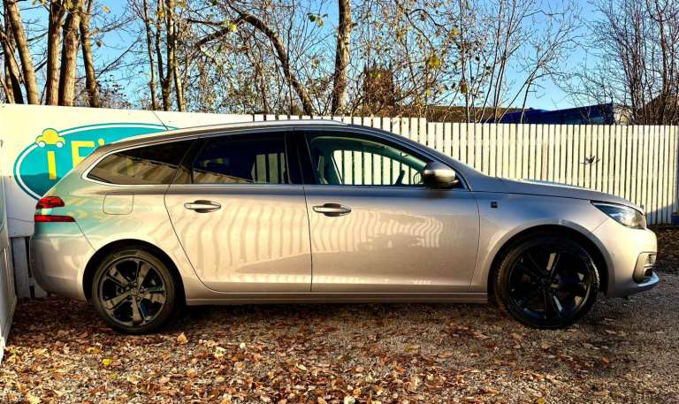 CAN'T GET CREDIT? CALL US! Peugeot 308 SW 1.2 PureTech Tech Edition - £199 DEPOSIT, £66 PER WEEK 