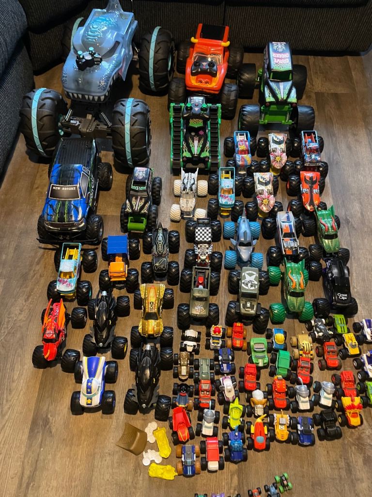 Monster trucks 