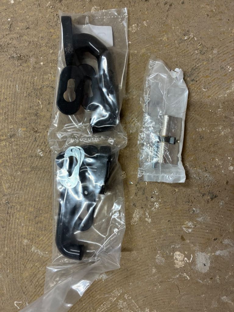 External personnel garage door